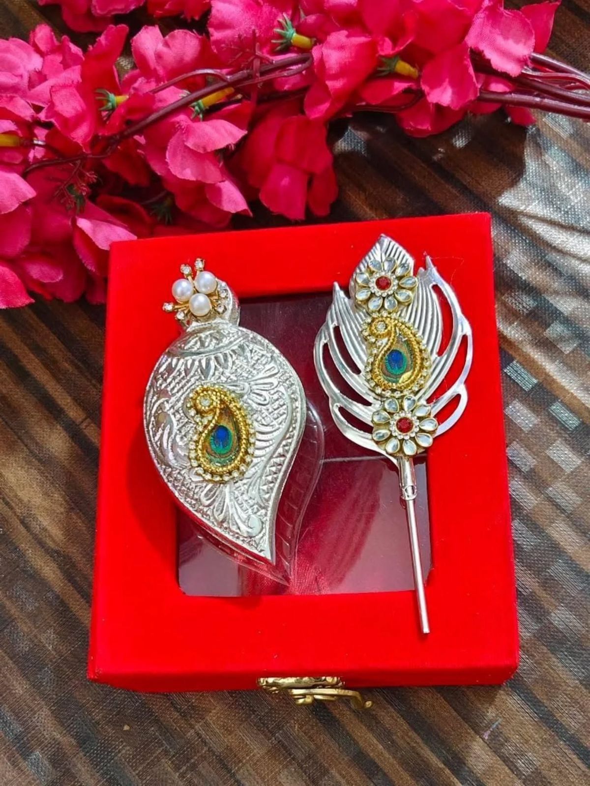 Traditional Tilak Dibbi with Decorative Box – Elegant Kumkum Holder for Pooja & Gifting