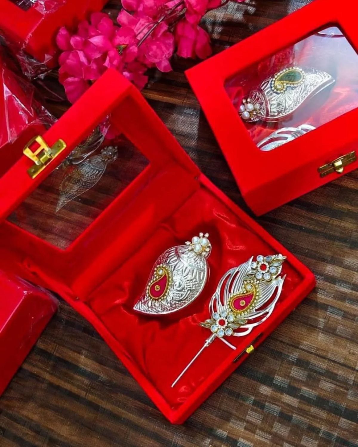 Traditional Tilak Dibbi with Decorative Box – Elegant Kumkum Holder for Pooja & Gifting