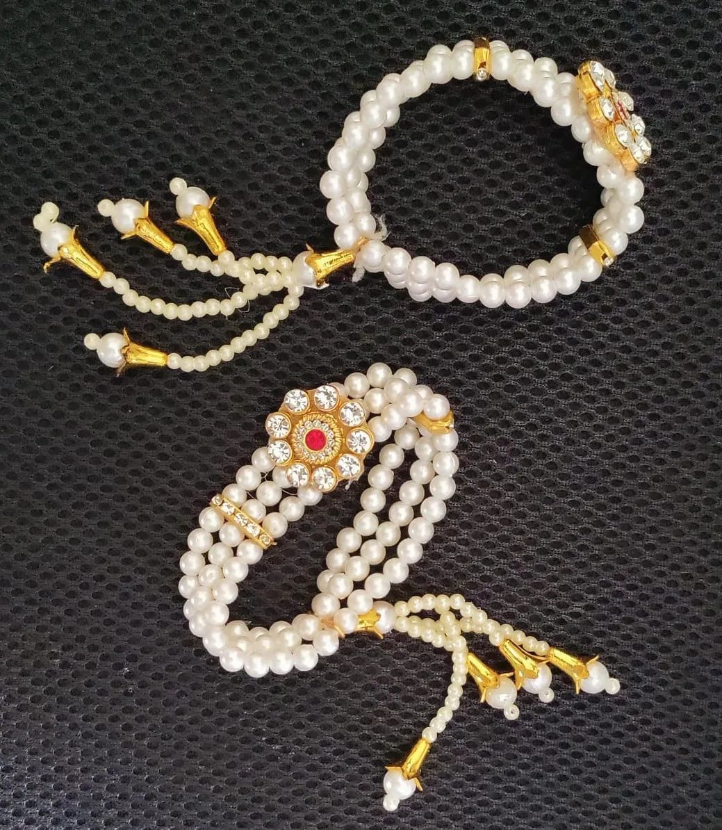 Elegant Pearl Beaded Bracelet with Gold Floral Design